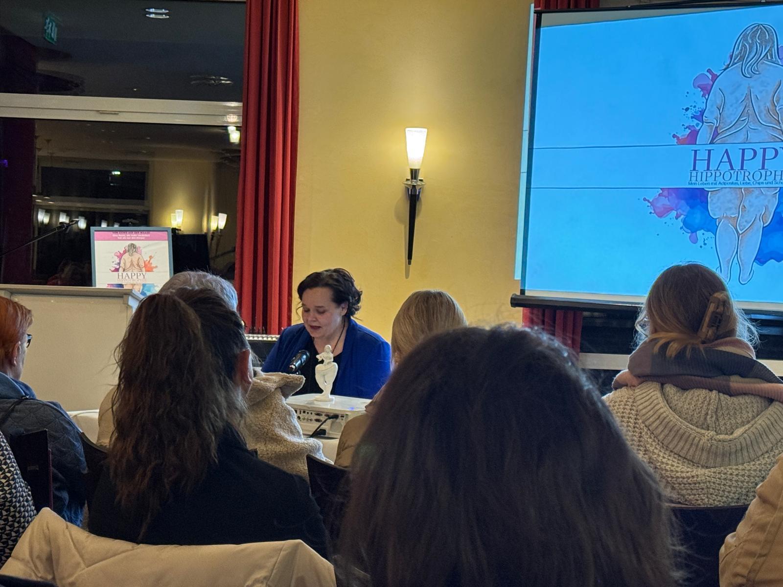 Lesung Happy Hippotrophie mit Tina Mareike Kuschel Adipositas Selbsthilfegruppe